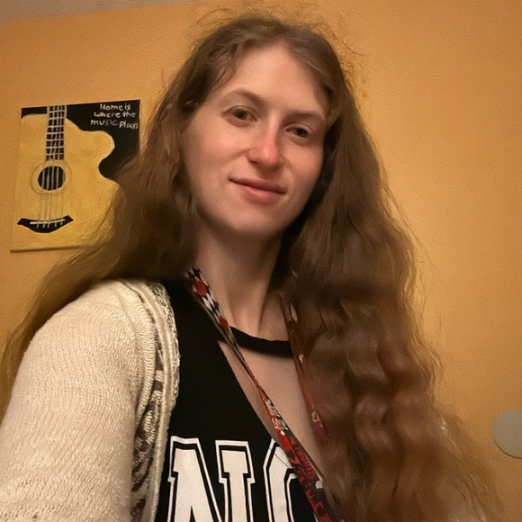 Meet your Posher, Ainsley - Picture 2 of 3